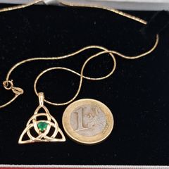 14 ct yellow gold celtic style emarld pendant necklace