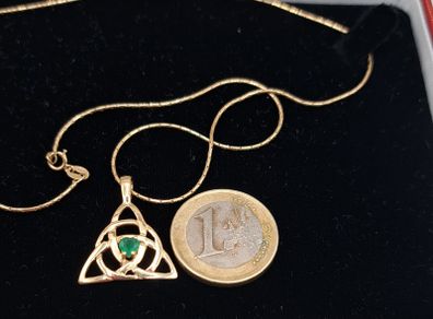 14 ct yellow gold celtic style emarld pendant necklace