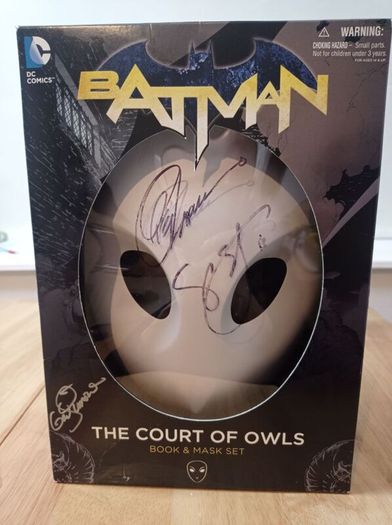 AUTOGRAPHED- Batman The Court of Owls Comic Book & Mask Box Set