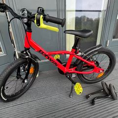 B'TWIN Racing 900 kids bike with stabilisers