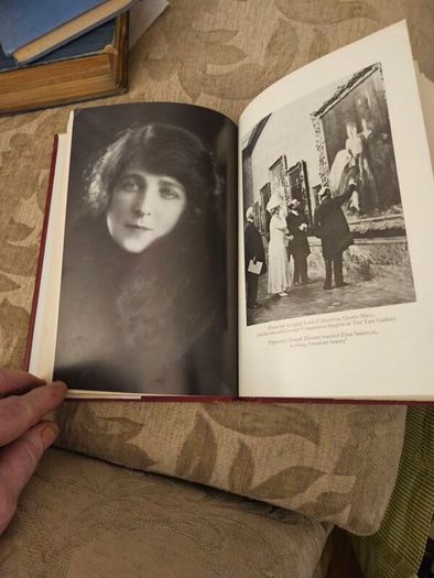 Memories Of Duveen Brothers.  Seventy Years In The Artworld. By Edward Fowles. First Edition Hardback With Dustjacket In Good Condition.  See Photos For Same.