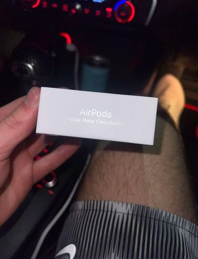 Apple AirPods reps