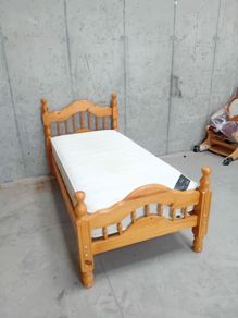 3 single pine beds
