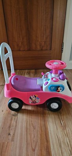 Minnie mouse ride on car