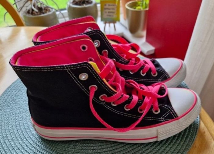 Converse High Tops - New