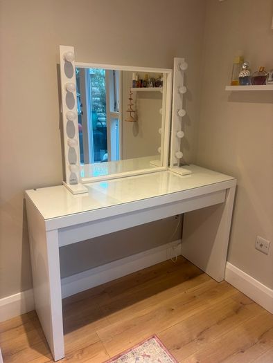 makeup table