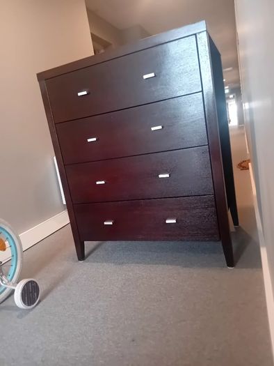 chest of drawers