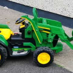 John Deere 12v Electric ride on tractor