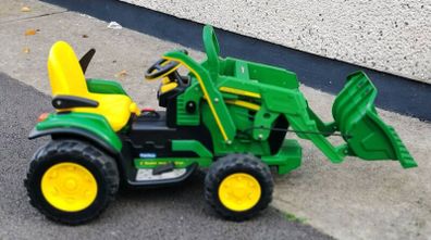 John Deere 12v Electric ride on tractor