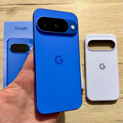 BRAND NEW Pixel 10 128GB - Indigo Blue - Unlocked + Google Case