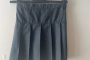 Dunnes grey skirt (as new) age 7-8