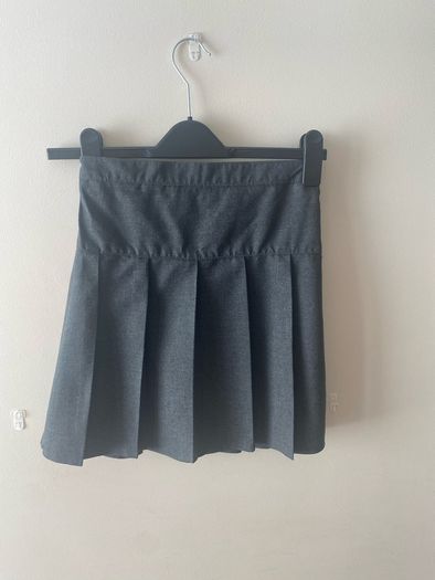 Dunnes grey skirt (as new) age 7-8