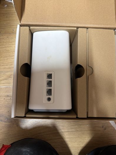 5g router Huawei. Unlocked to all networks