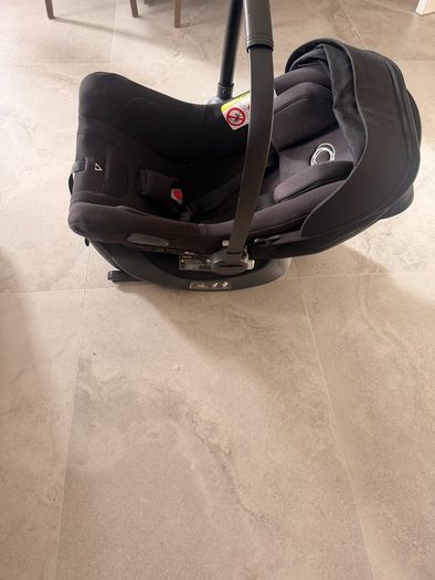 bugaboo buggy, carseat and 2 isofix for cars.