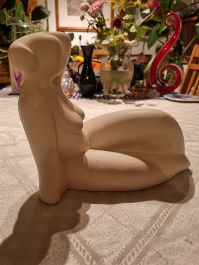 Female figurine made of white stone - Artistorika Made in Malta