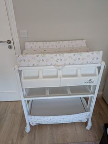 Baby changing unit with built in bath