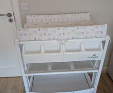 Baby changing unit with built in bath