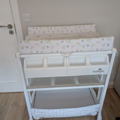 Baby changing unit with built in bath