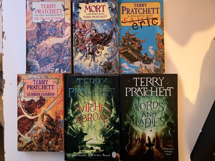 Terry Pratchett books bundle