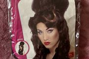 Amy Winehouse beehive wig
