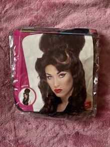 Amy Winehouse beehive wig