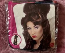 Amy Winehouse beehive wig