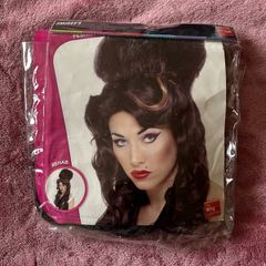 Amy Winehouse beehive wig