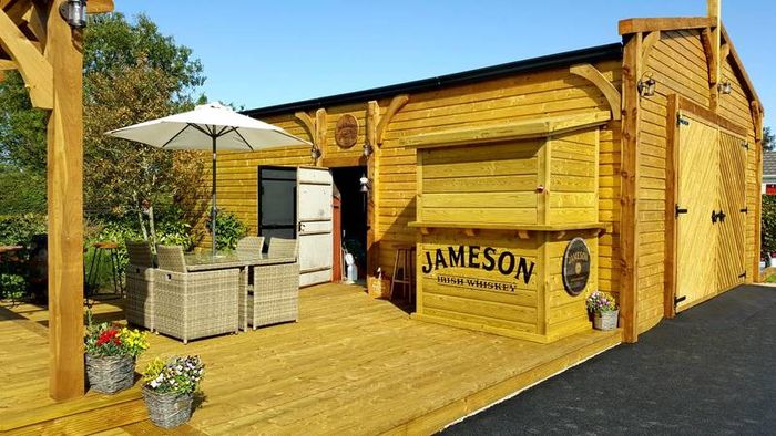 Garden Bar - Art & Signwriting