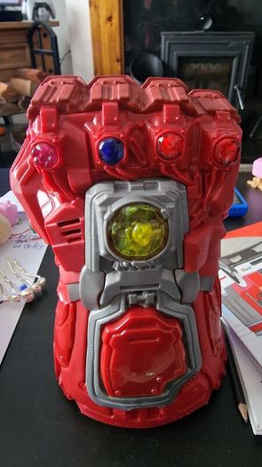 marvel endgame red