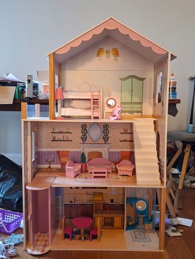 Large doll's house