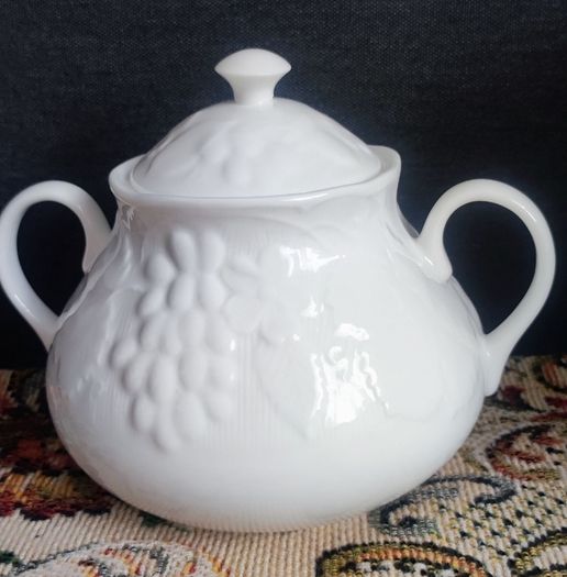 Wedgwood Strawberry and Vine