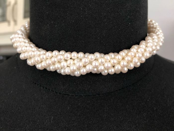 pearl choker necklace