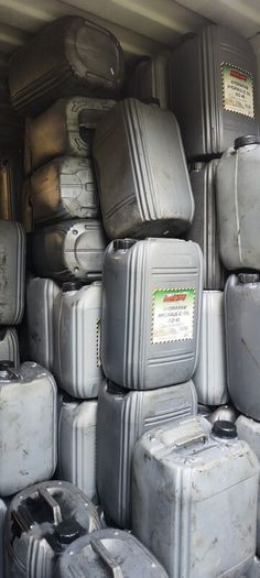empty 20l oil drums