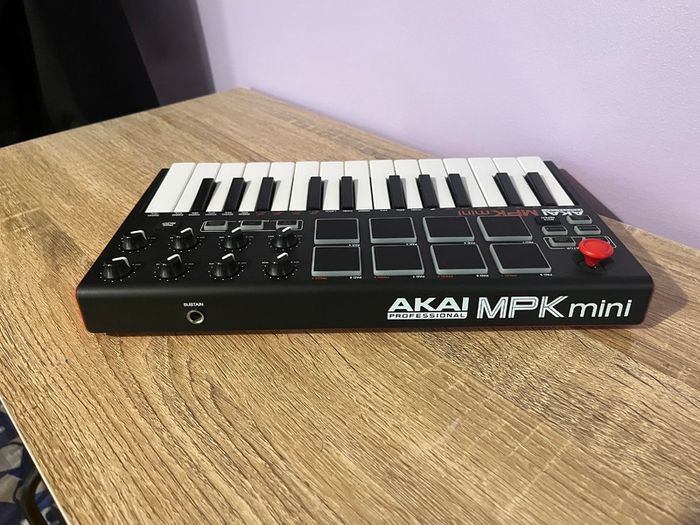 Akai MPK Mini MKII MIDI Keyboard, Mint Condition in Box with Cables & Manuals