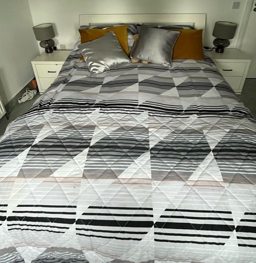 double bed 5ft plus 2 lockers