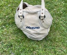 Mizuno practice bag with 110 Titleist pro v1 balls