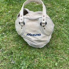 Mizuno practice bag with 110 Titleist pro v1 balls