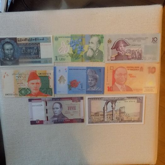 Lot of 8 World Banknotes.Uncirculated.No 9.Crisp,clean,bright.