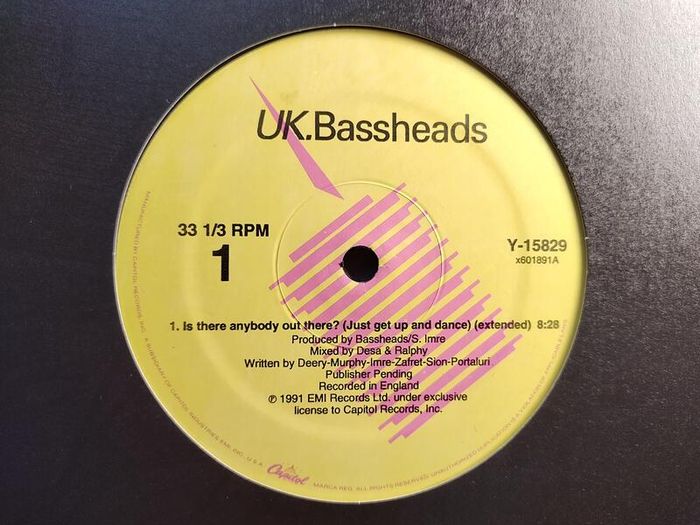 Bassheads - Is There Anybody Out There? - Deconstruction Records - BANGIN 90s Piano ACID Vocal HOUSE BANGER!