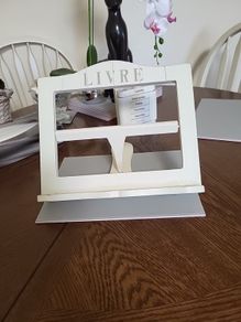 Cook book stand