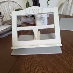 Cook book stand