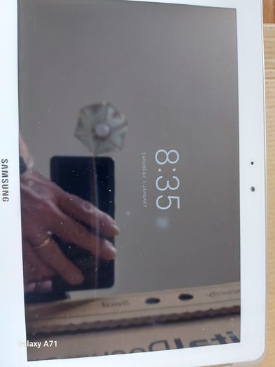 Samsung Galaxy Tab 2, Model GT-P5110, White, Comes with charging Cable, Pin Locked, for parts or repair