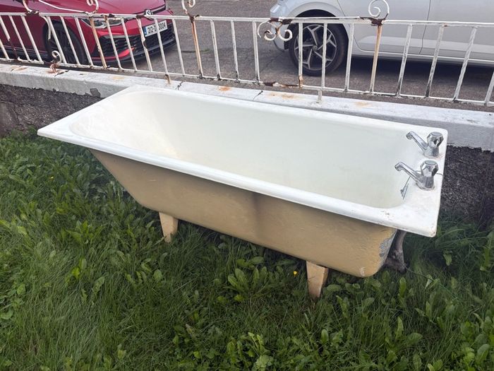 Cast iron bath