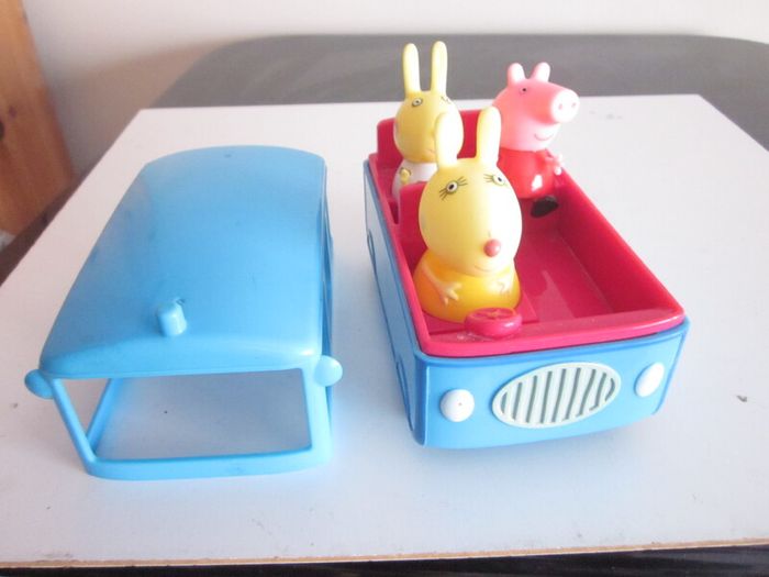 Peppa Pig School Bus with 4 Extra Figures