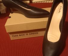 BNIB Clarks Black Leather Shoes Size 6
