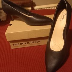 BNIB Clarks Black Leather Shoes Size 6