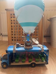 Fortnite Battle Bus