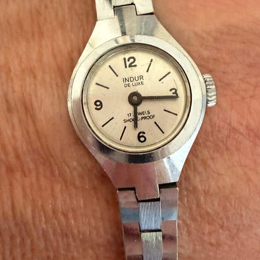 Indur watch mechanical working perfectly