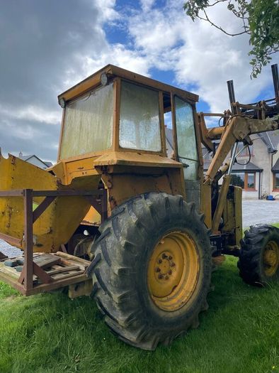 MF 50HX loader.. 4x4