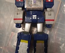Transformer Soundwave Titans return